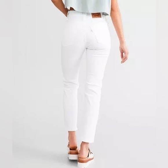 Levi's Wedgie Straight Stretch Jean in Naturally Good Size 28 - Picture 2 of 10